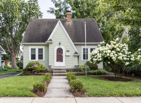 3 beds bed, 2.5 baths bath property at 869 Shuler Street, Elgin, IL 60123