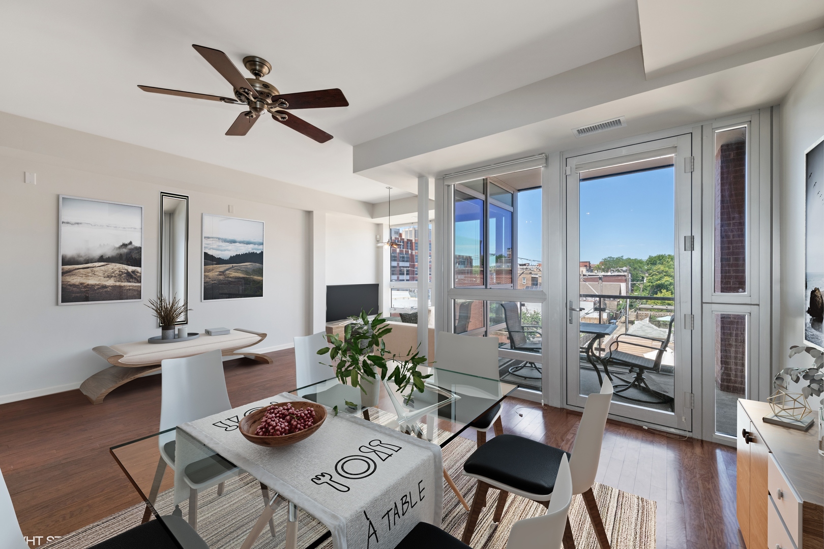 744 W Fullerton Avenue 403