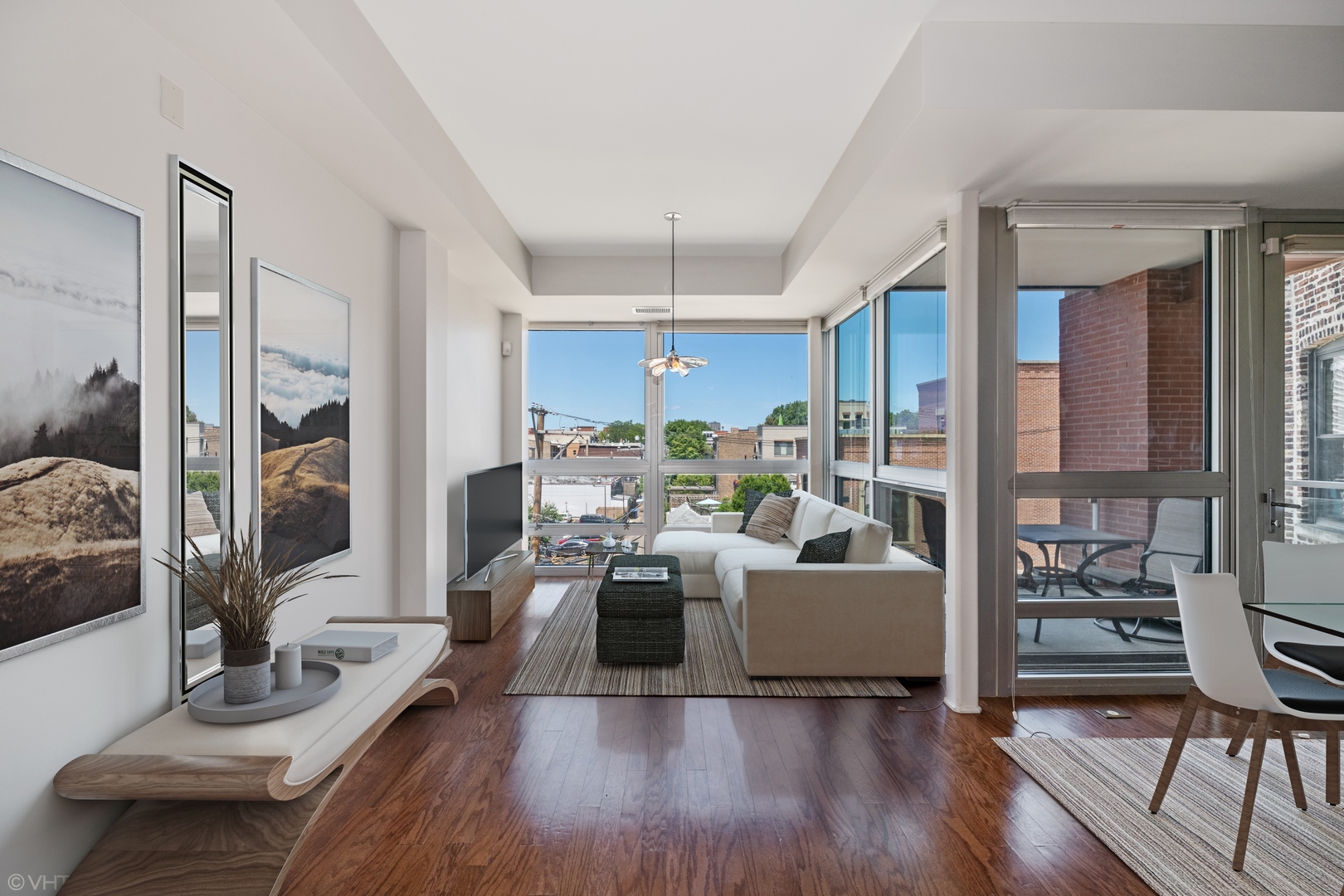 744 W Fullerton Avenue 403