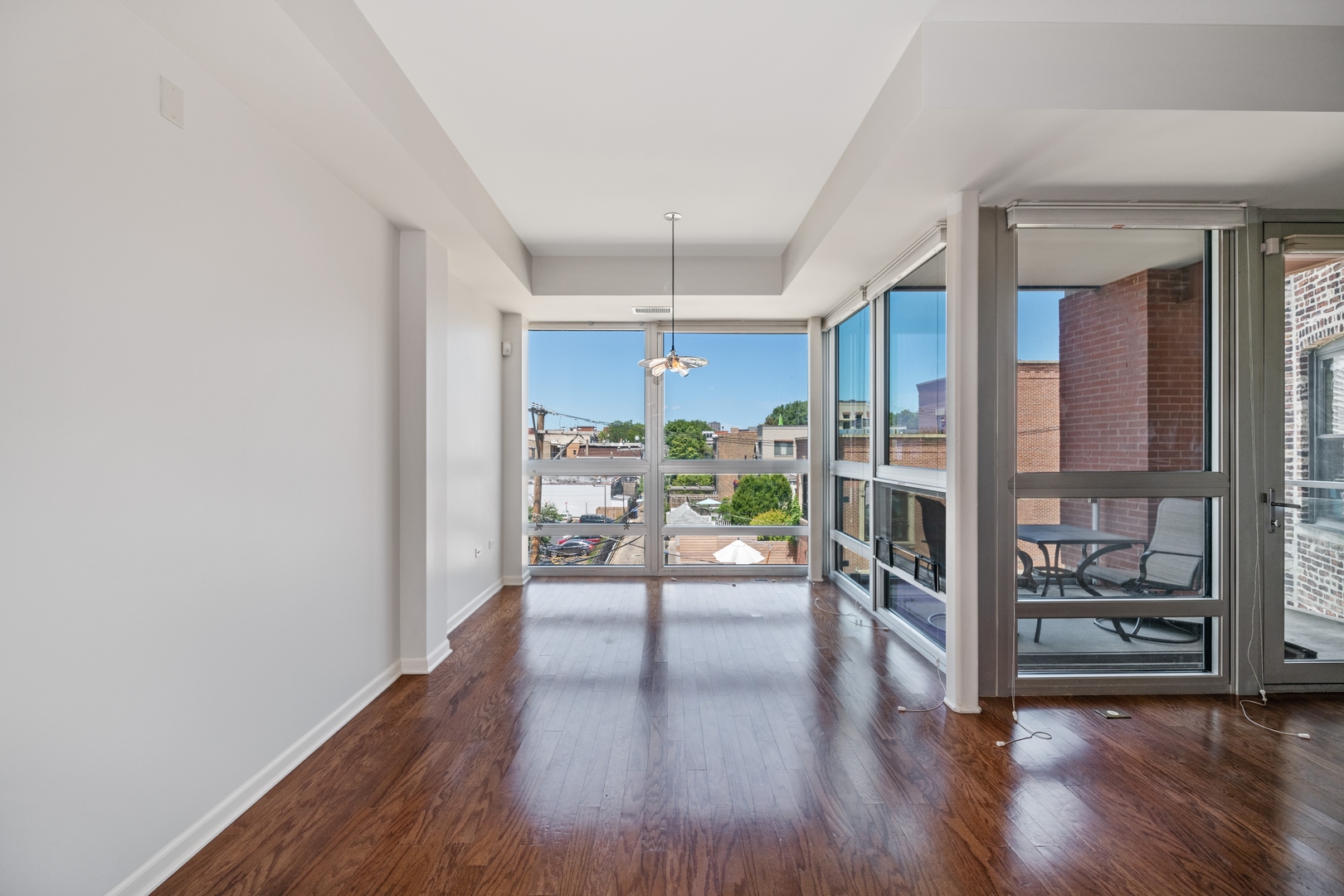 744 W Fullerton Avenue 403