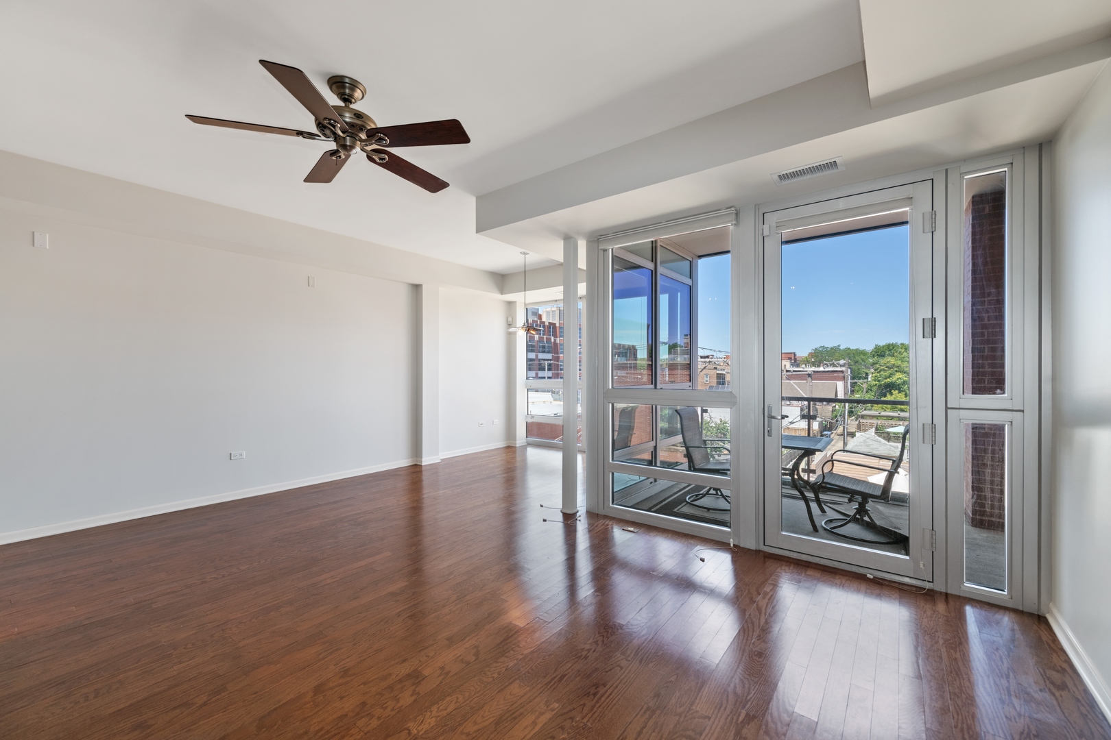 744 W Fullerton Avenue 403