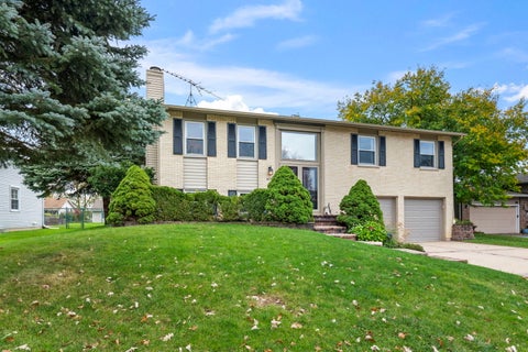 Tiny photo for 4175 Crimson Drive, Hoffman Estates, IL 60192 (MLS # 12782577)