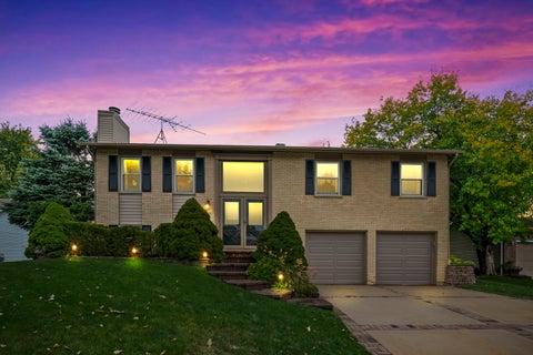 Tiny photo for 4175 Crimson Drive, Hoffman Estates, IL 60192 (MLS # 12782577)