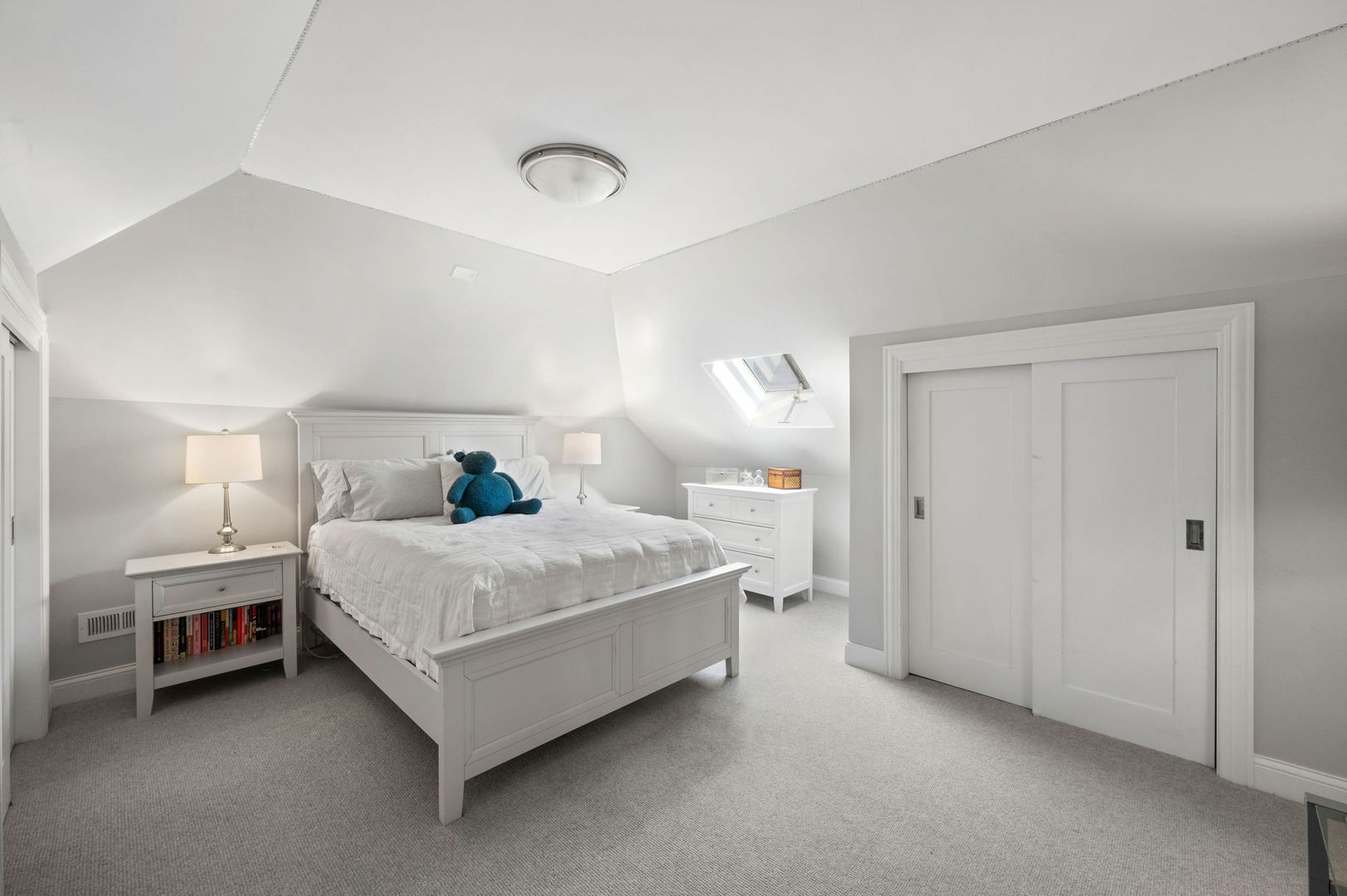 Chicago, Illinois 60640, United States, 7 Bedrooms Bedrooms, ,6 BathroomsBathrooms,Residential,Active,213996