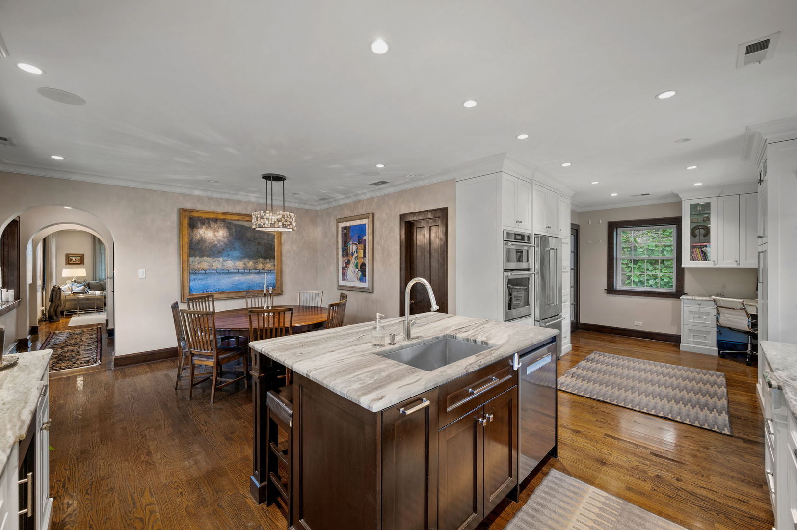 Chicago, Illinois 60640, United States, 7 Bedrooms Bedrooms, ,6 BathroomsBathrooms,Residential,Active,213996