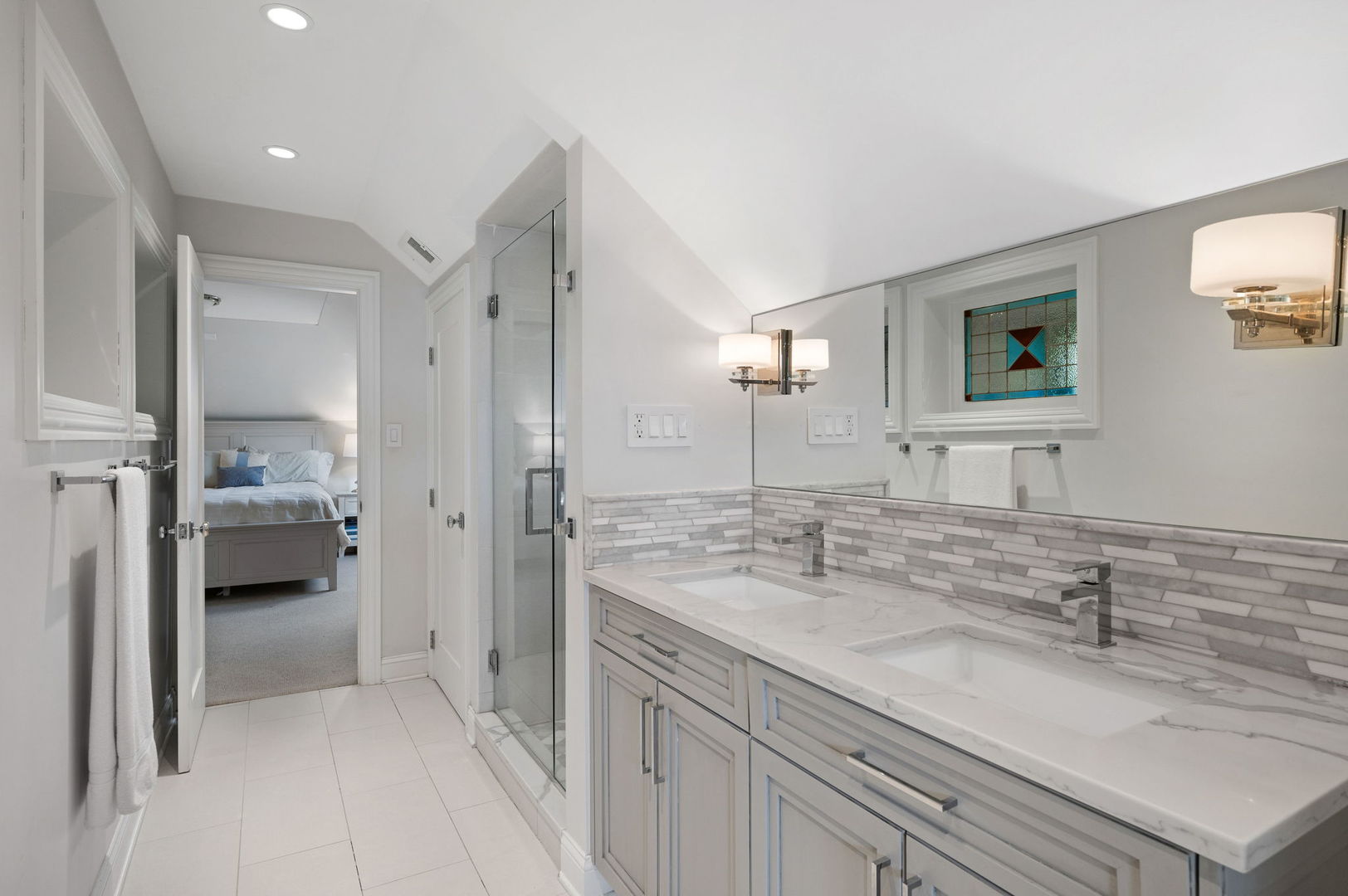 Chicago, Illinois 60640, United States, 7 Bedrooms Bedrooms, ,6 BathroomsBathrooms,Residential,Active,213996