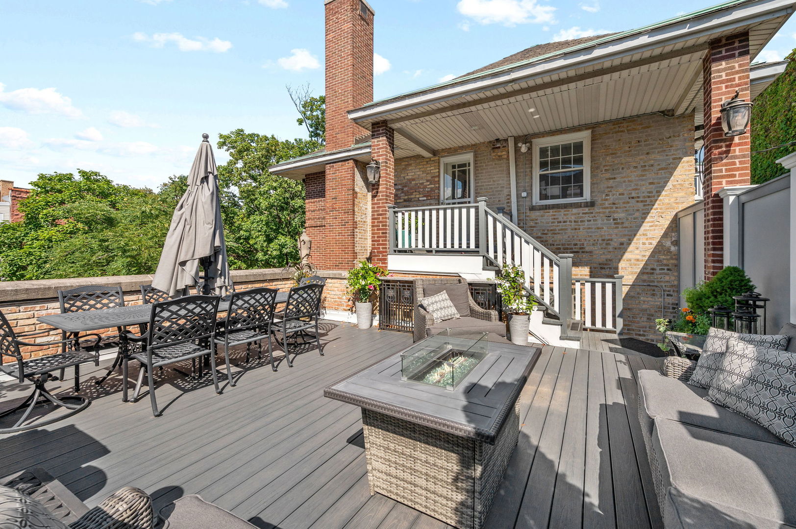 Chicago, Illinois 60640, United States, 7 Bedrooms Bedrooms, ,6 BathroomsBathrooms,Residential,Active,213996