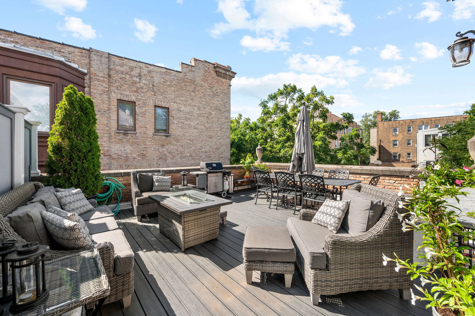 Chicago, Illinois 60640, United States, 7 Bedrooms Bedrooms, ,6 BathroomsBathrooms,Residential,Active,213996