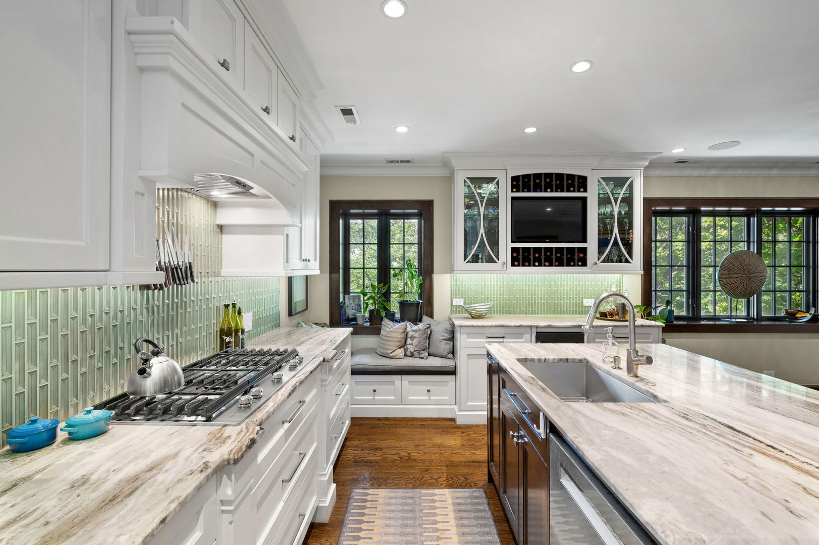 Chicago, Illinois 60640, United States, 7 Bedrooms Bedrooms, ,6 BathroomsBathrooms,Residential,Active,213996