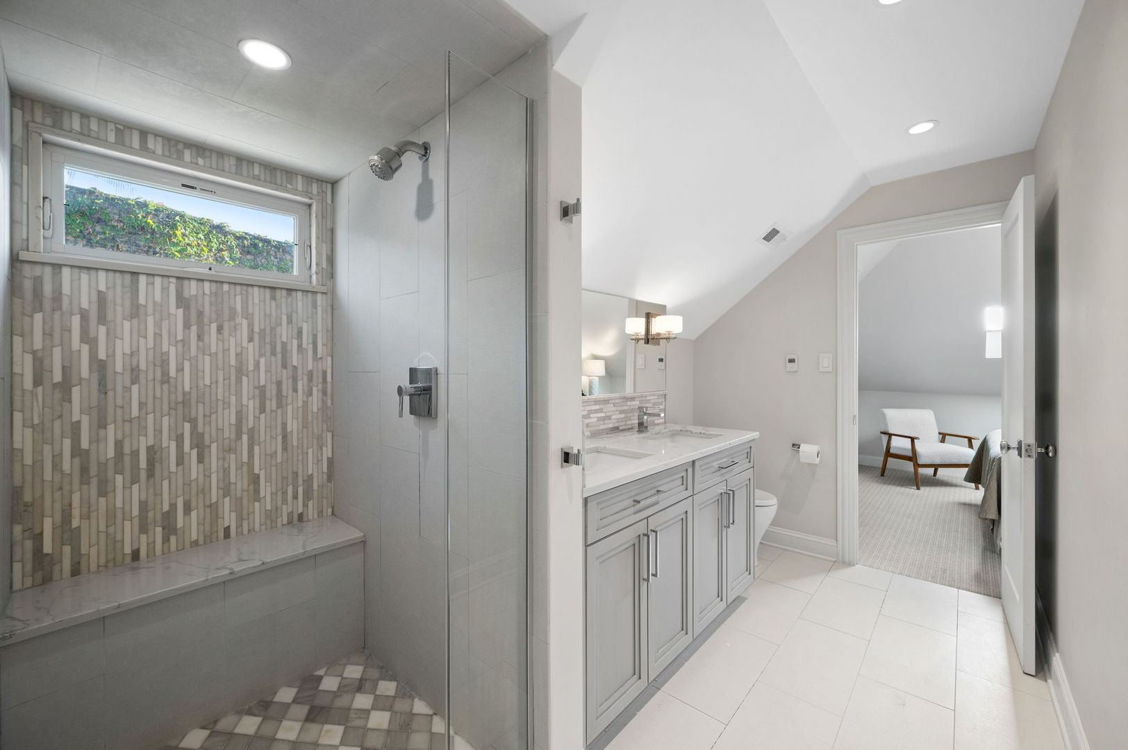 Chicago, Illinois 60640, United States, 7 Bedrooms Bedrooms, ,6 BathroomsBathrooms,Residential,Active,213996