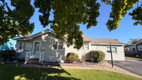 Photo of 7432 W 109 Street, Worth, IL 60482 (MLS # 12777225)