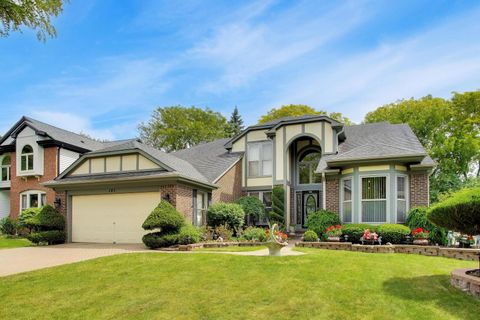 Tiny photo for 245 Southfield Drive, Vernon Hills, IL 60061 (MLS # 12662016)