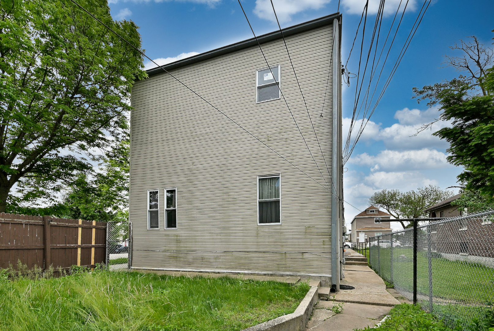 3324 E 136TH Street