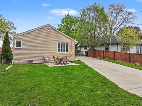 Tiny photo for 218 N Louis Street, Mount Prospect, IL 60056 (MLS # 12631971)