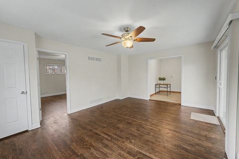 Tiny photo for 218 N Louis Street, Mount Prospect, IL 60056 (MLS # 12631971)