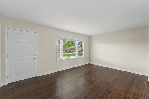Tiny photo for 218 N Louis Street, Mount Prospect, IL 60056 (MLS # 12631971)