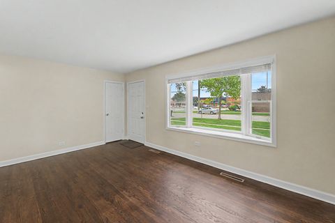 Tiny photo for 218 N Louis Street, Mount Prospect, IL 60056 (MLS # 12631971)