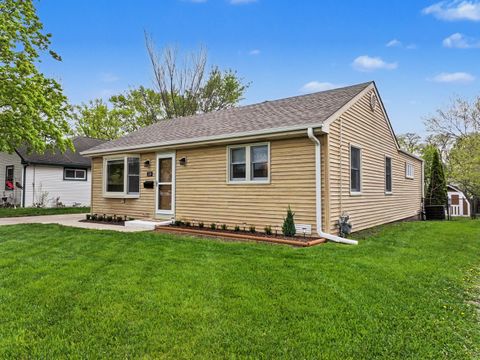 Tiny photo for 218 N Louis Street, Mount Prospect, IL 60056 (MLS # 12631971)