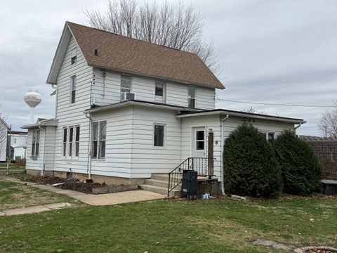 Tiny photo for 300 Holcomb Avenue, Milledgeville, IL 61051 (MLS # 12610375)