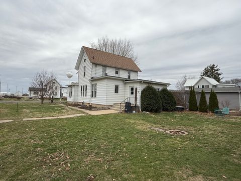 Tiny photo for 300 Holcomb Avenue, Milledgeville, IL 61051 (MLS # 12610375)