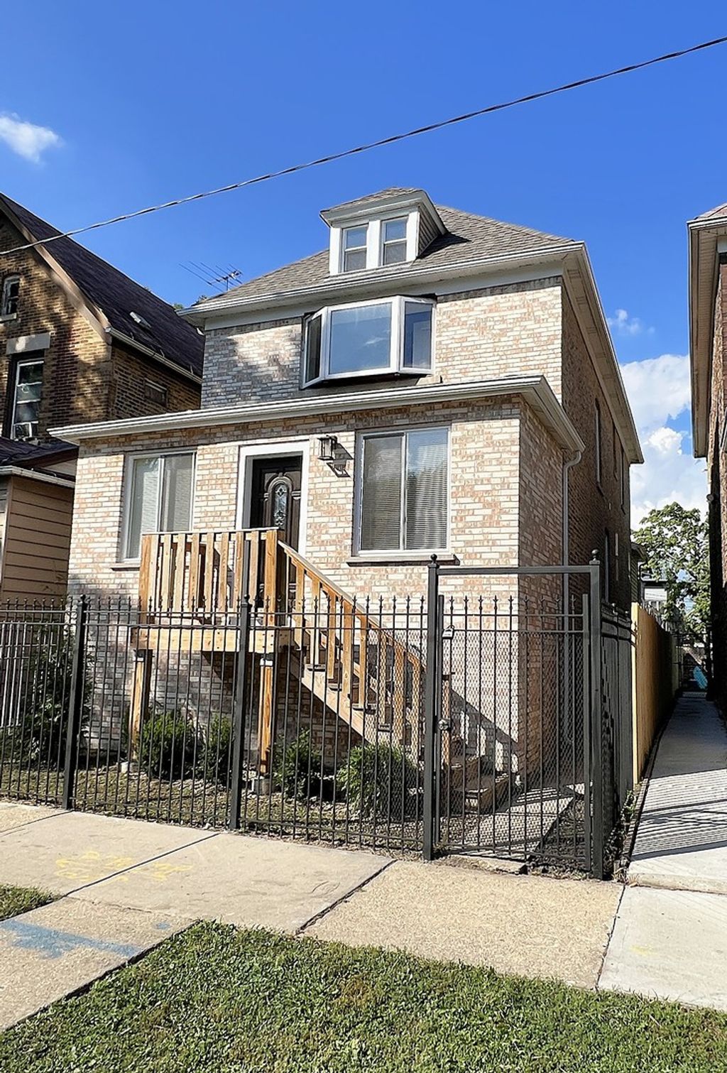 Photo for 5320 W Ohio Street, Chicago, IL 60644 (MLS # 12489766)