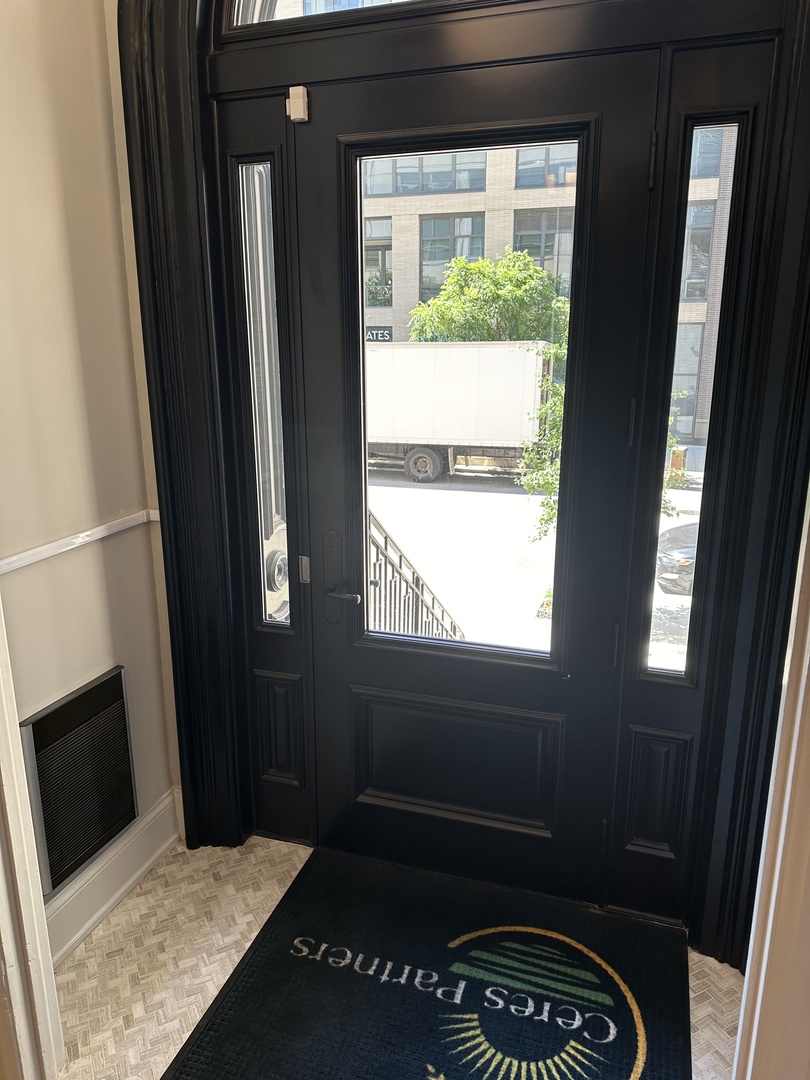 154 W Superior Street