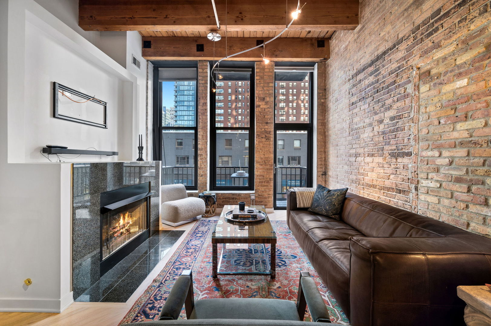 300 W Grand Avenue 209