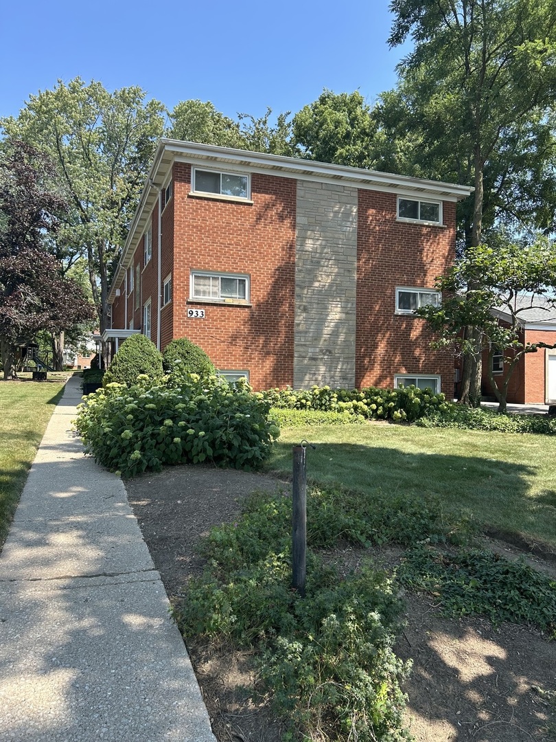 921 & 933 N College Avenue