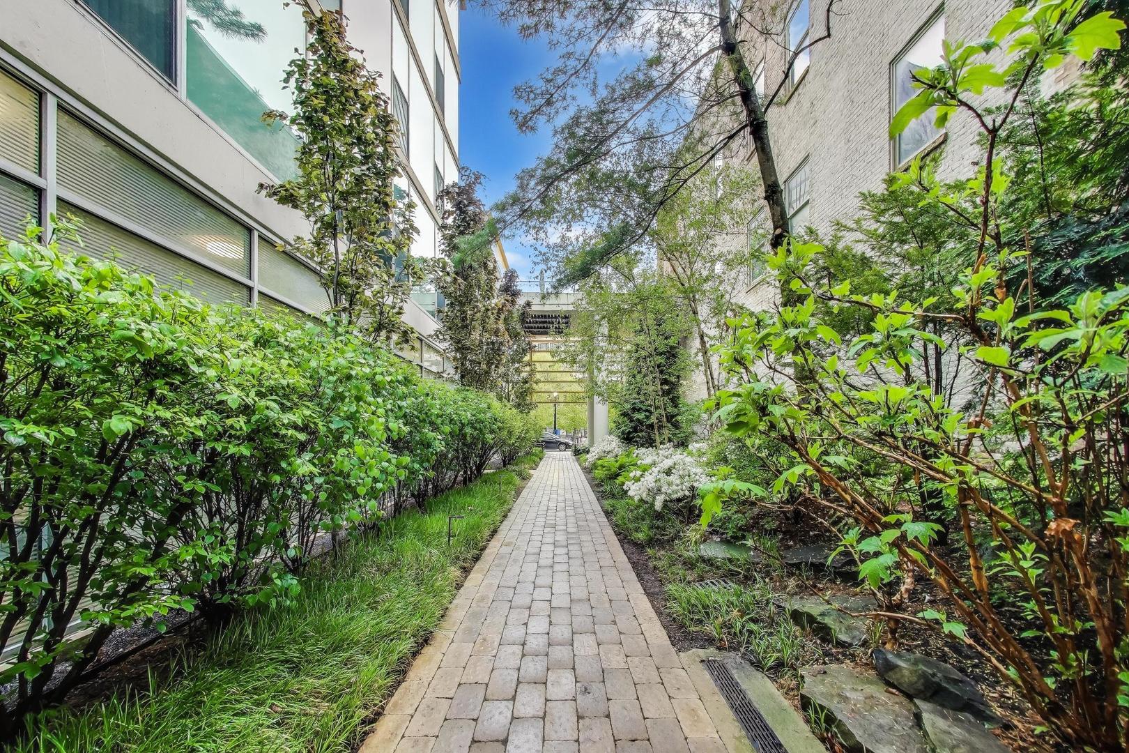 1580 sherman Avenue 906