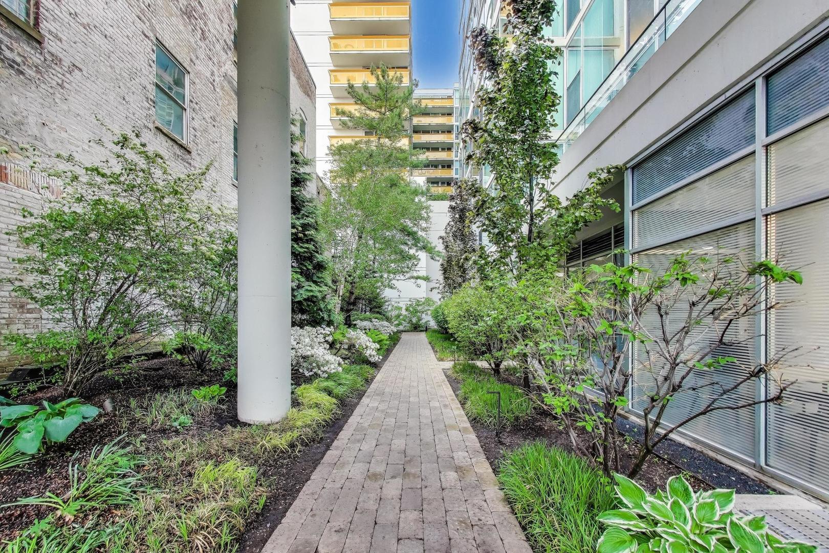 1580 sherman Avenue 906