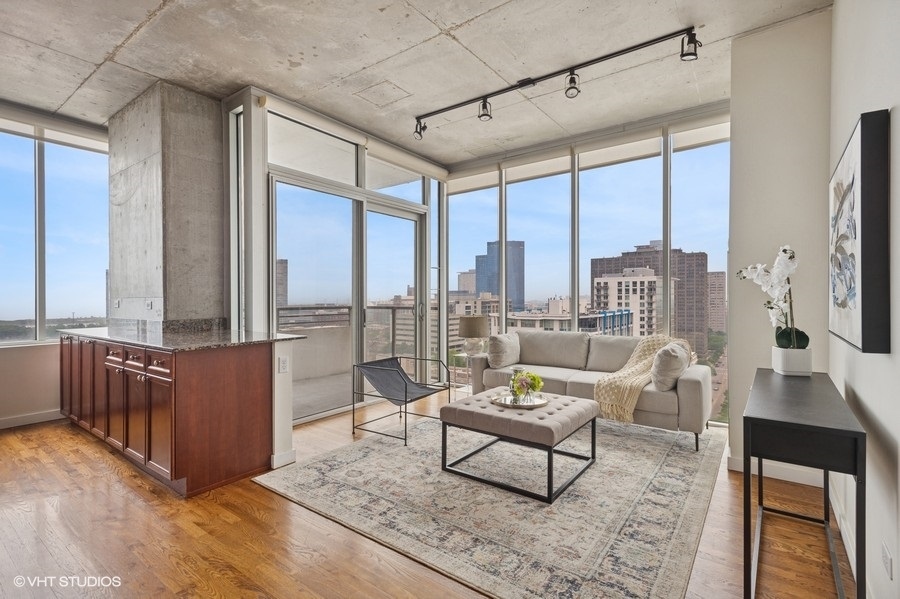 1720 S Michigan Avenue 1608