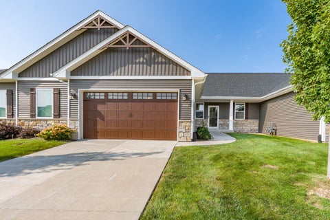 Photo of 3044 Mary Leigh Drive, Bettendorf, IA 52722 (MLS # 12743925)