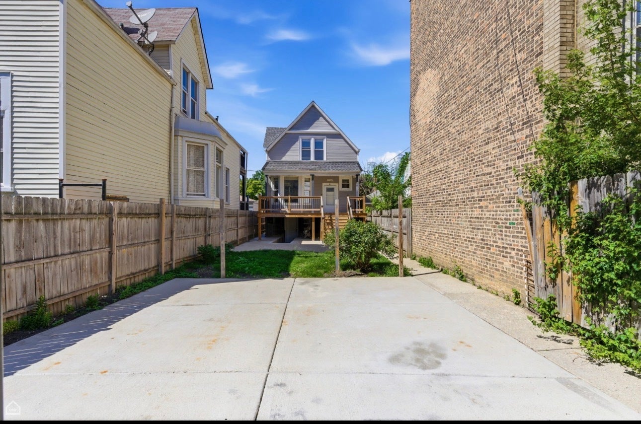 3726 W Mclean Avenue