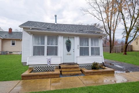 Photo of 906 Grove Street, Aurora, IL 60505 (MLS # 12578490)