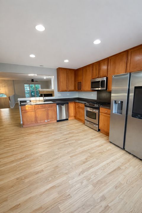 Tiny photo for 2303 Neubauer Circle, Lindenhurst, IL 60046 (MLS # 12585067)