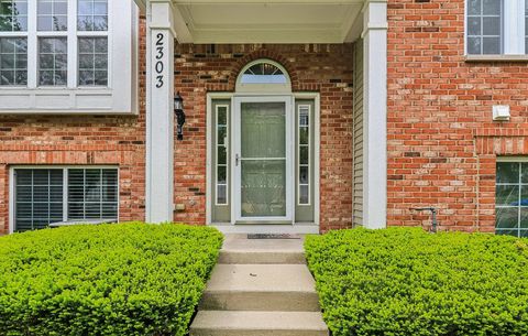 2303 Neubauer Circle Lindenhurst IL 60046