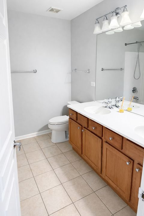 Tiny photo for 2303 Neubauer Circle, Lindenhurst, IL 60046 (MLS # 12585067)