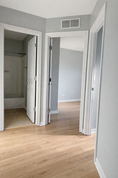 Tiny photo for 2303 Neubauer Circle, Lindenhurst, IL 60046 (MLS # 12585067)