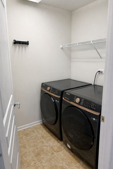 Tiny photo for 2303 Neubauer Circle, Lindenhurst, IL 60046 (MLS # 12585067)