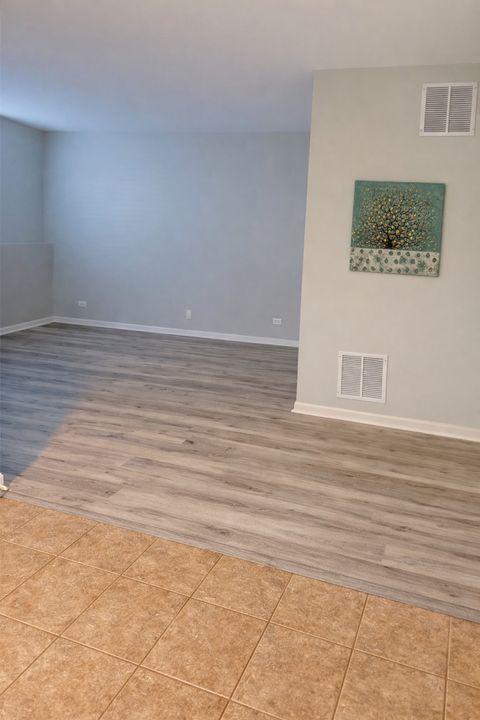 Tiny photo for 2303 Neubauer Circle, Lindenhurst, IL 60046 (MLS # 12585067)