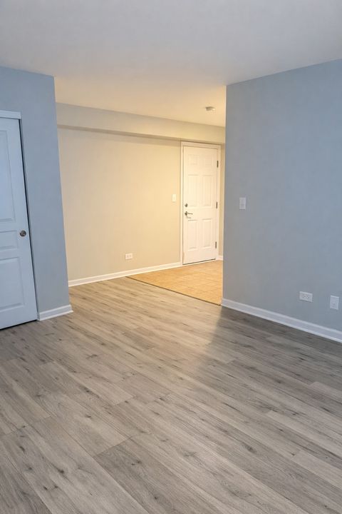 Tiny photo for 2303 Neubauer Circle, Lindenhurst, IL 60046 (MLS # 12585067)