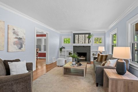 Tiny photo for 331 E Russell Street, Barrington, IL 60010 (MLS # 12659231)