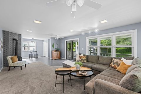 Tiny photo for 331 E Russell Street, Barrington, IL 60010 (MLS # 12659231)
