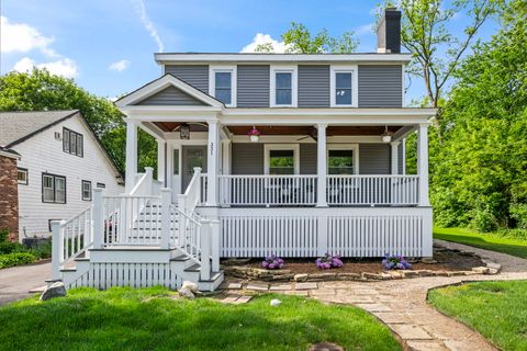 Photo of 331 E Russell Street, Barrington, IL 60010 (MLS # 12659231)
