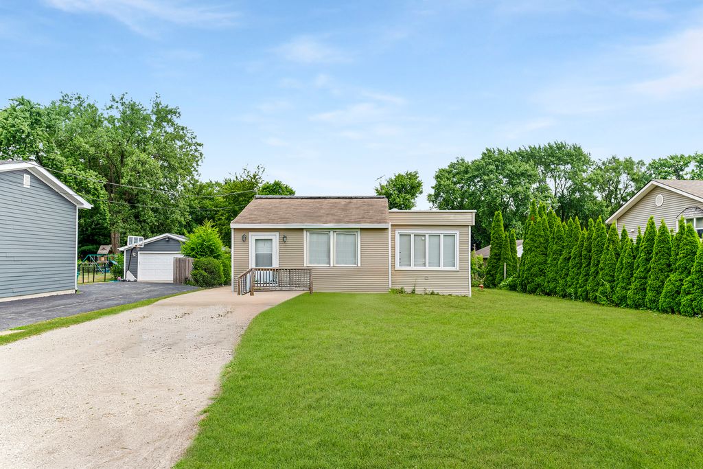 Photo for 1s217 Valley Road, Lombard, IL 60148 (MLS # 12499755)