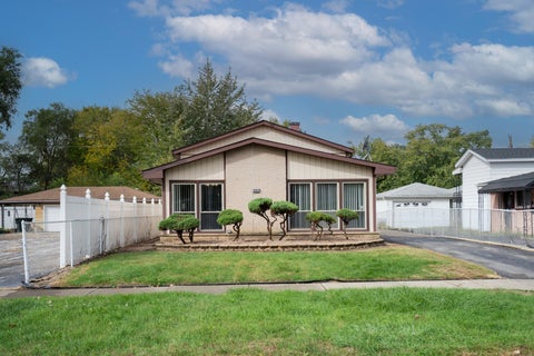 Tiny photo for 16400 Paulina Avenue, Markham, IL 60428 (MLS # 12789292)