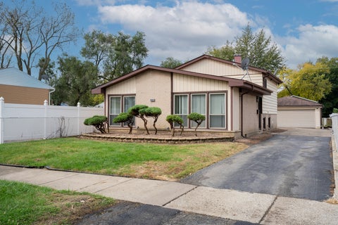 Tiny photo for 16400 Paulina Avenue, Markham, IL 60428 (MLS # 12789292)