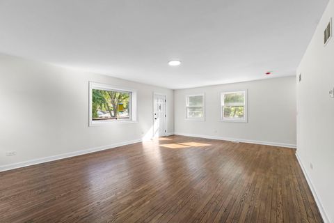 Tiny photo for 19 E 56th Street, Westmont, IL 60559 (MLS # 12494648)