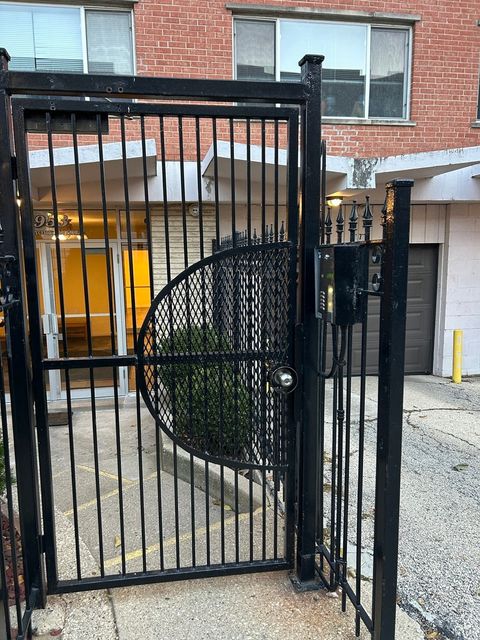 Tiny photo for 5953 N KENMORE Street #305, Chicago, IL 60660 (MLS # 12508785)