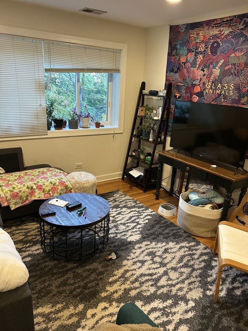 5953 N KENMORE Street 305